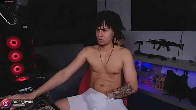 Snapshot of bigryann23 chatting on 17, 3, 2025 bigryann23 online show from 17, 3, 2025