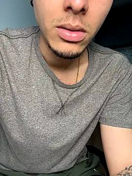 Snapshot of bigryann23 chatting on 4, 11, 2025 bigryann23 online show from 4, 11, 2025