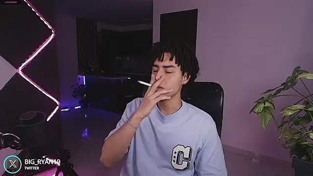 Snapshot of bigryann23 chatting on 16, 11, 2025 bigryann23 online show from 16, 11, 2025