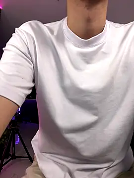 Snapshot of bigryann23 chatting on 18, 11, 2025 bigryann23 online show from 18, 11, 2025