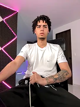 Snapshot of bigryann23 chatting on 18, 11, 2025 bigryann23 online show from 18, 11, 2025