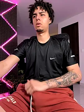 Snapshot of bigryann23 chatting on 26, 11, 2025 bigryann23 online show from 26, 11, 2025