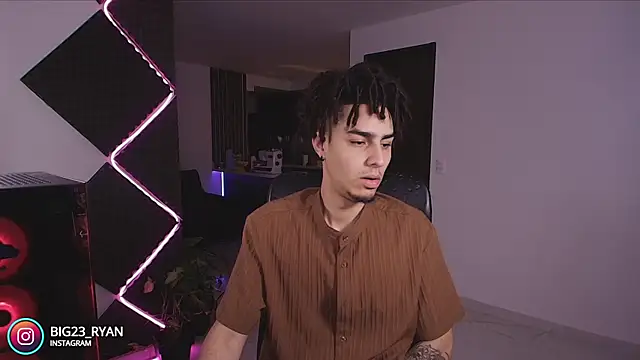 Snapshot of bigryann23 chatting on 30, 11, 2025 bigryann23 online show from 30, 11, 2025