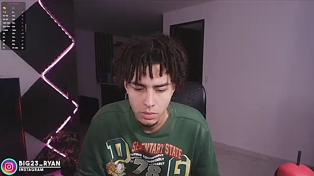 Snapshot of bigryann23 chatting on 5, 12, 2025 bigryann23 online show from 5, 12, 2025