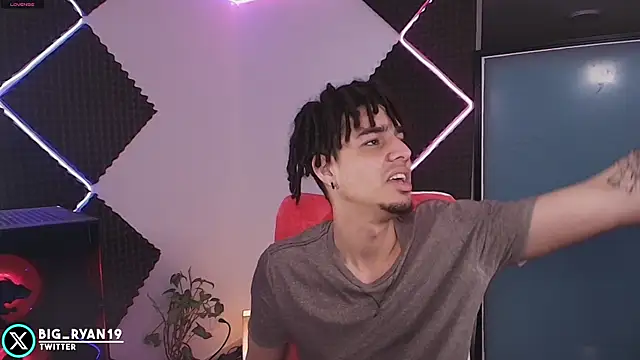 Snapshot of bigryann23 chatting on 17, 12, 2025 bigryann23 online show from 17, 12, 2025