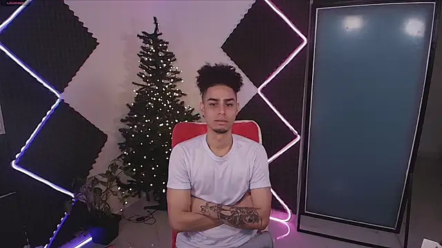 Snapshot of bigryann23 chatting on 20, 12, 2025 bigryann23 online show from 20, 12, 2025